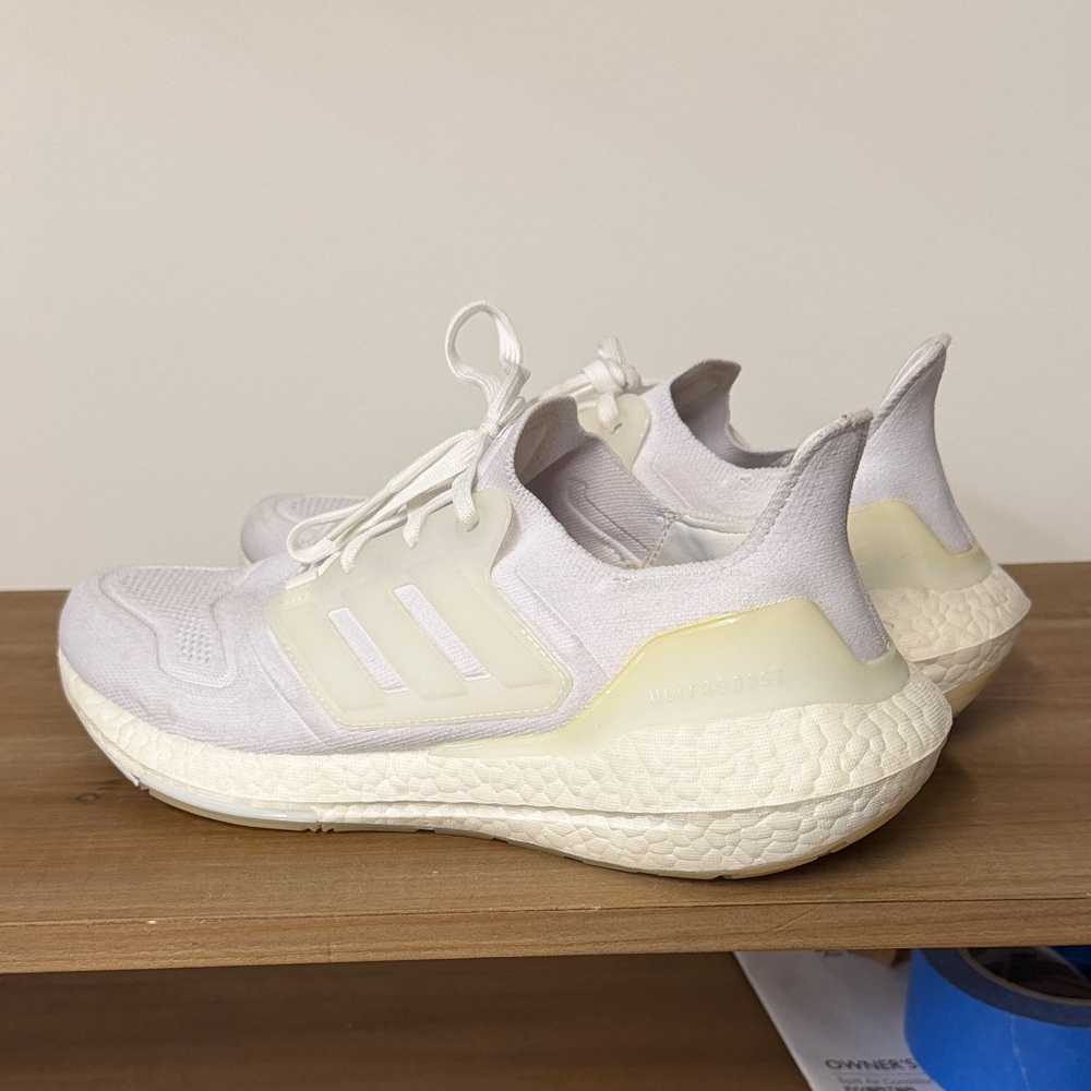 adidas Men’s Ultraboost 22, Size 10, white